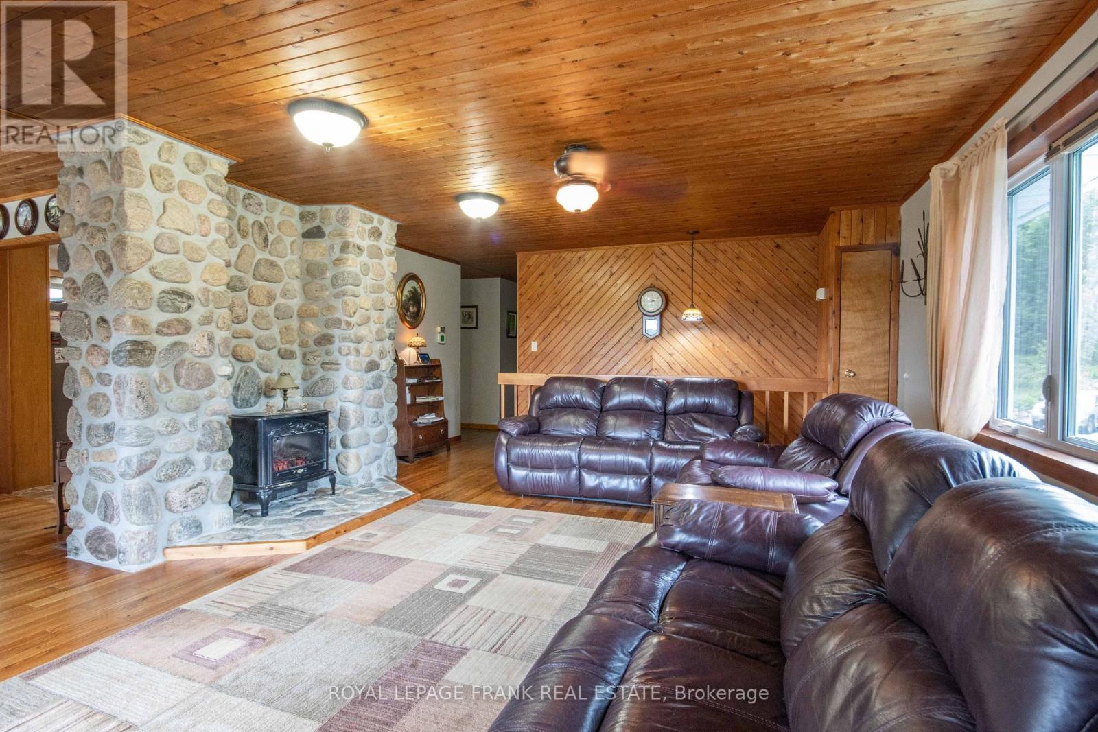 












497 MOONEY ROAD

,
Hastings Highlands (Monteagle Ward),




Ontario
K0L1C0

