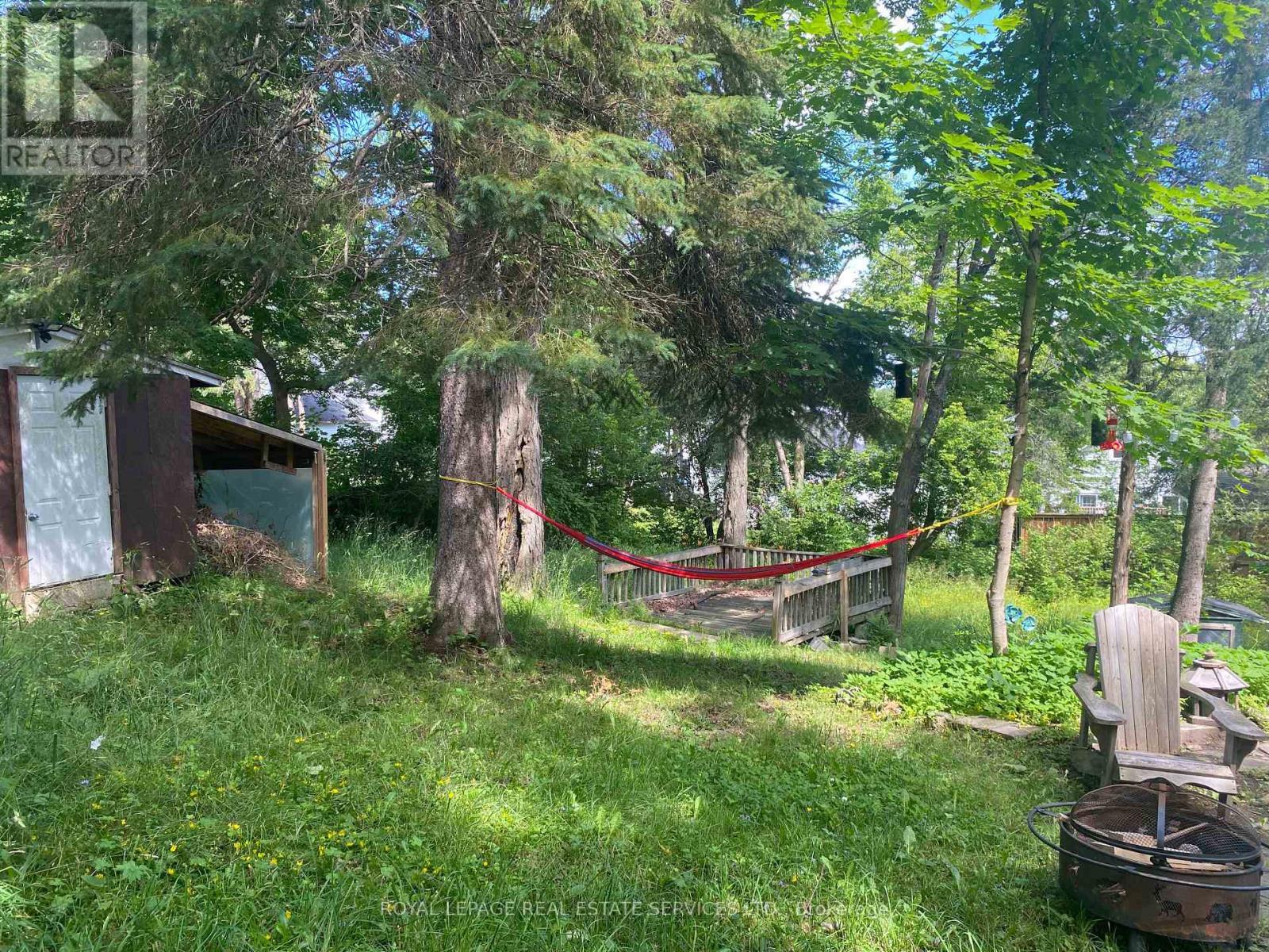 












16 CORA STREET E

,
Huntsville,







Ontario
P1H1T5


