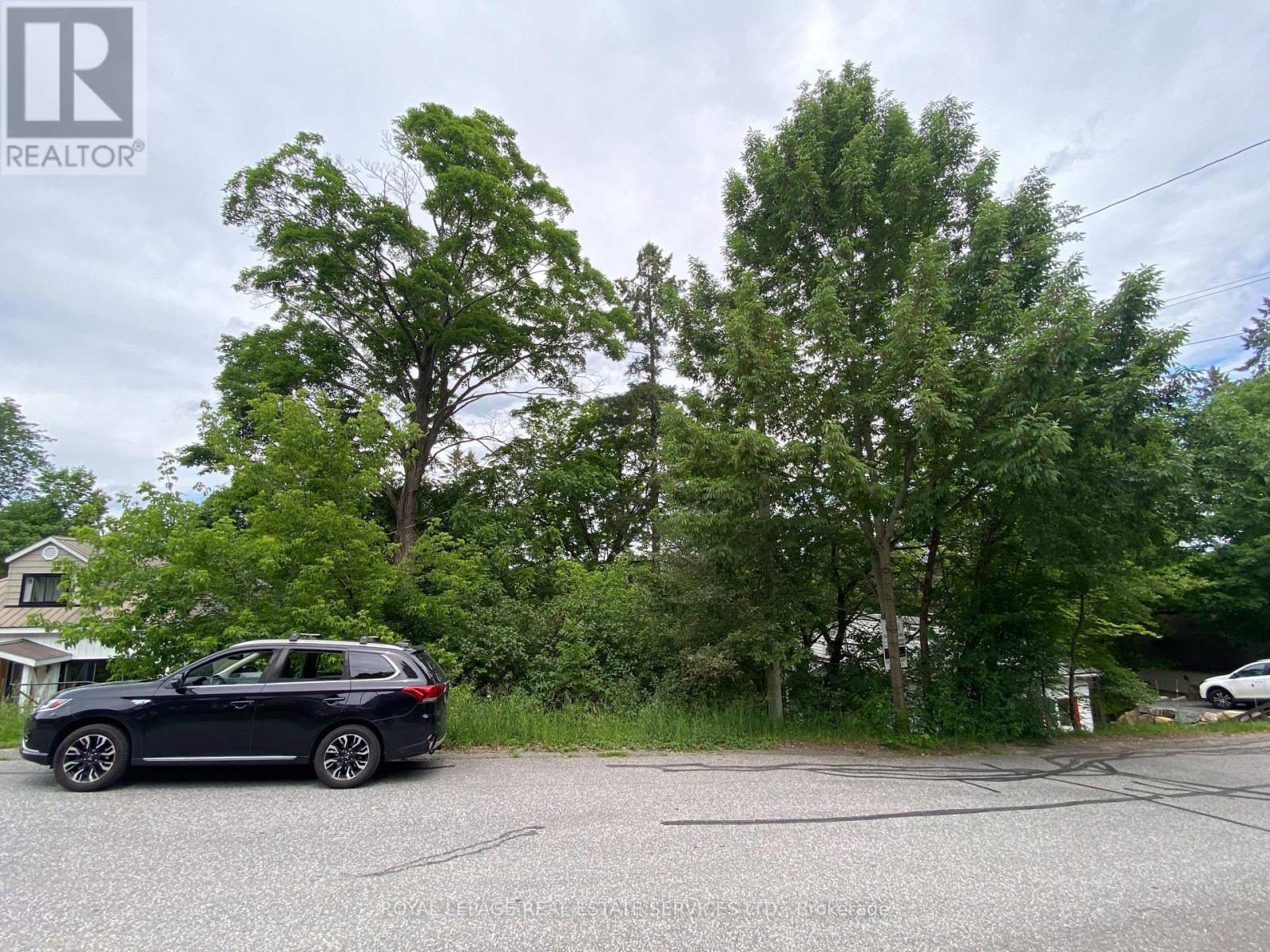 












16 CORA STREET E

,
Huntsville,







Ontario
P1H1T5

