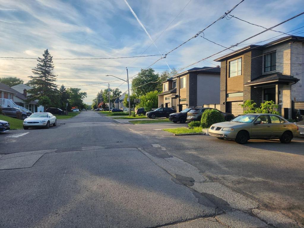 









808Z


4e Avenue

,
Laval (Fabreville),







QC
H7R4K3

