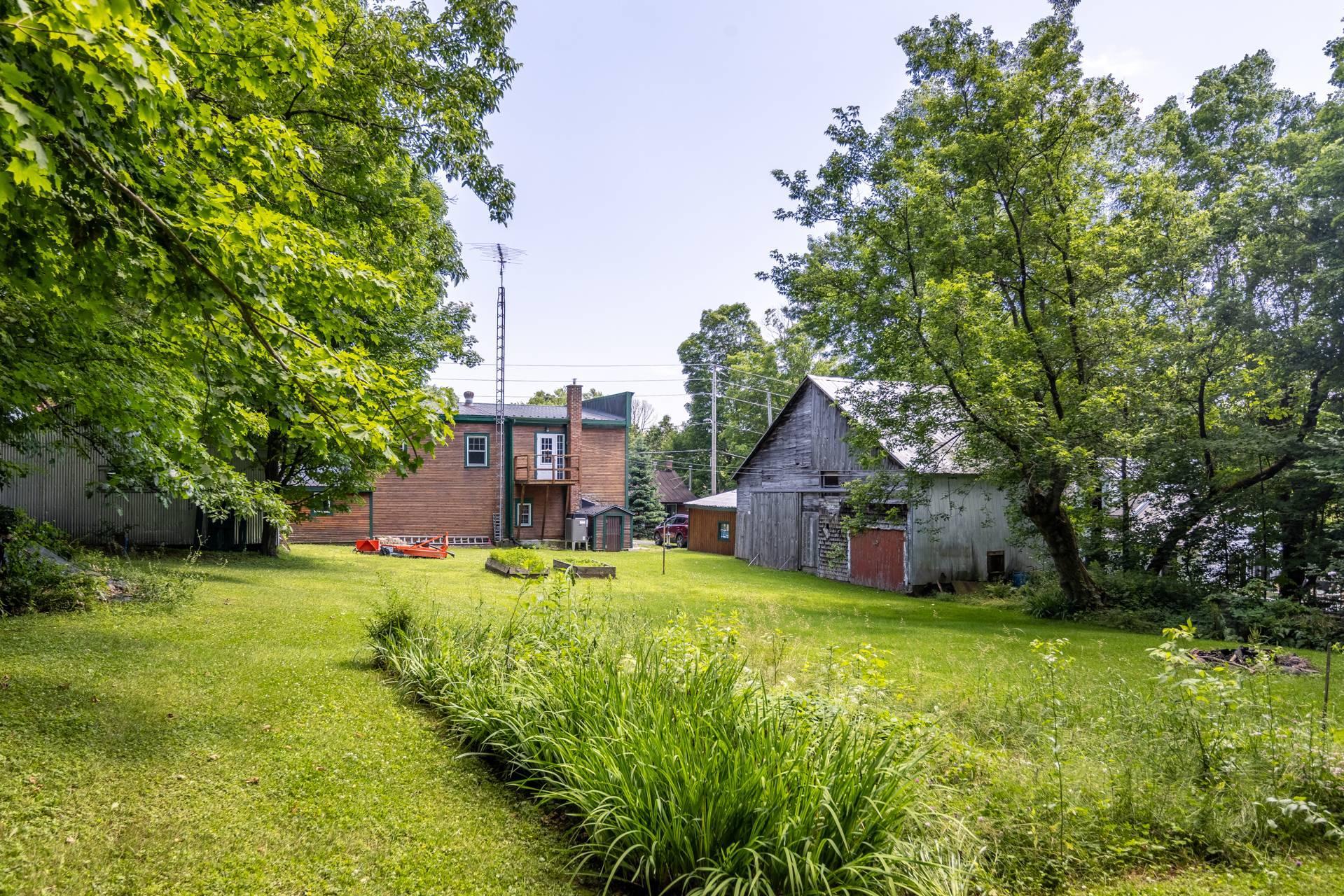 









69

 - 71


Ch. Davis

,
Lac-Brome,




QC
J0E1S0

