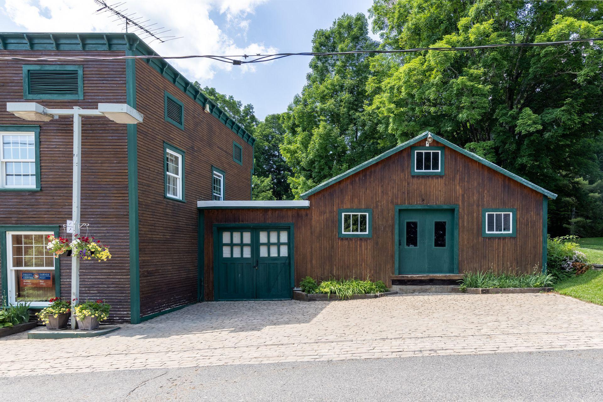 









69

 - 71


Ch. Davis

,
Lac-Brome,




QC
J0E1S0

