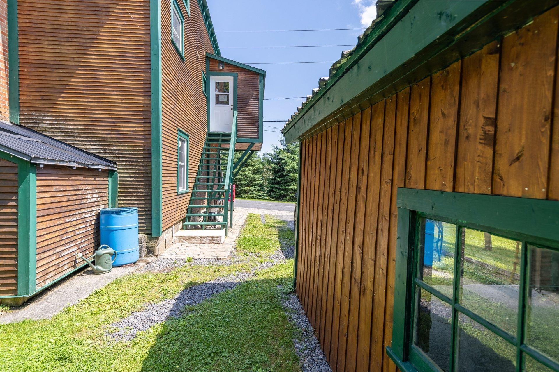 









69

 - 71


Ch. Davis

,
Lac-Brome,




QC
J0E1S0

