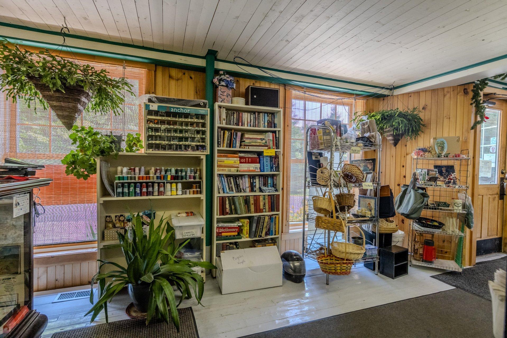 









69

 - 71


Ch. Davis

,
Lac-Brome,




QC
J0E1S0

