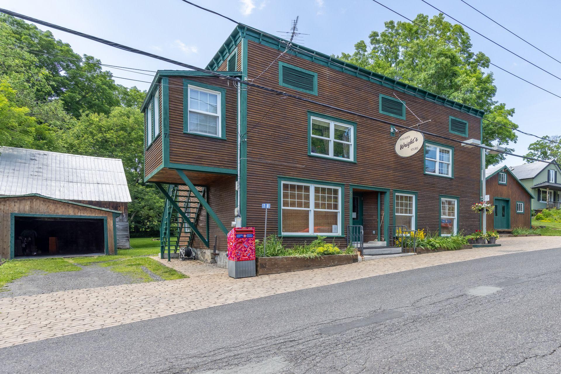 









69

 - 71


Ch. Davis

,
Lac-Brome,




QC
J0E1S0

