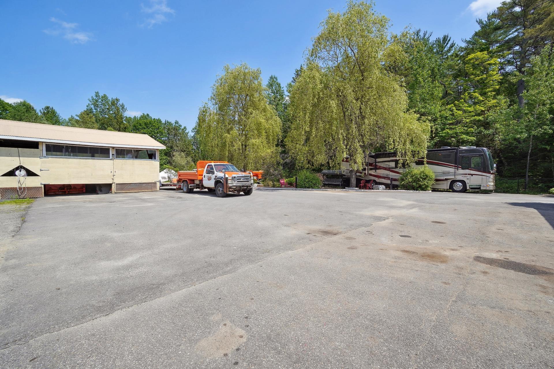 









1499

 - B


Route du Carrefour

,
Val-des-Monts,




QC
J8N5B6


