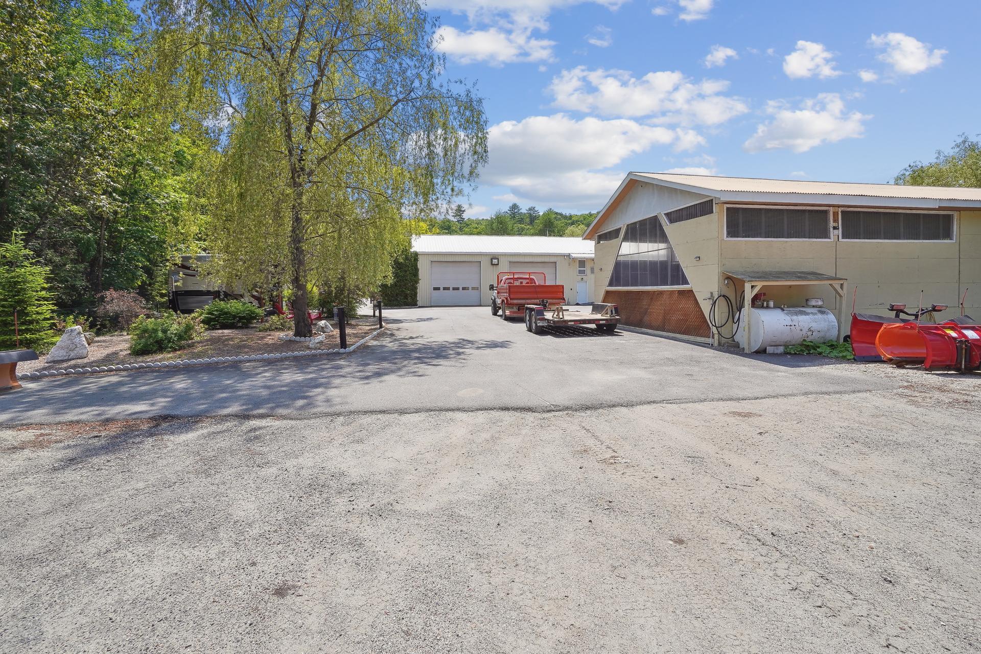 









1499

 - B


Route du Carrefour

,
Val-des-Monts,




QC
J8N5B6


