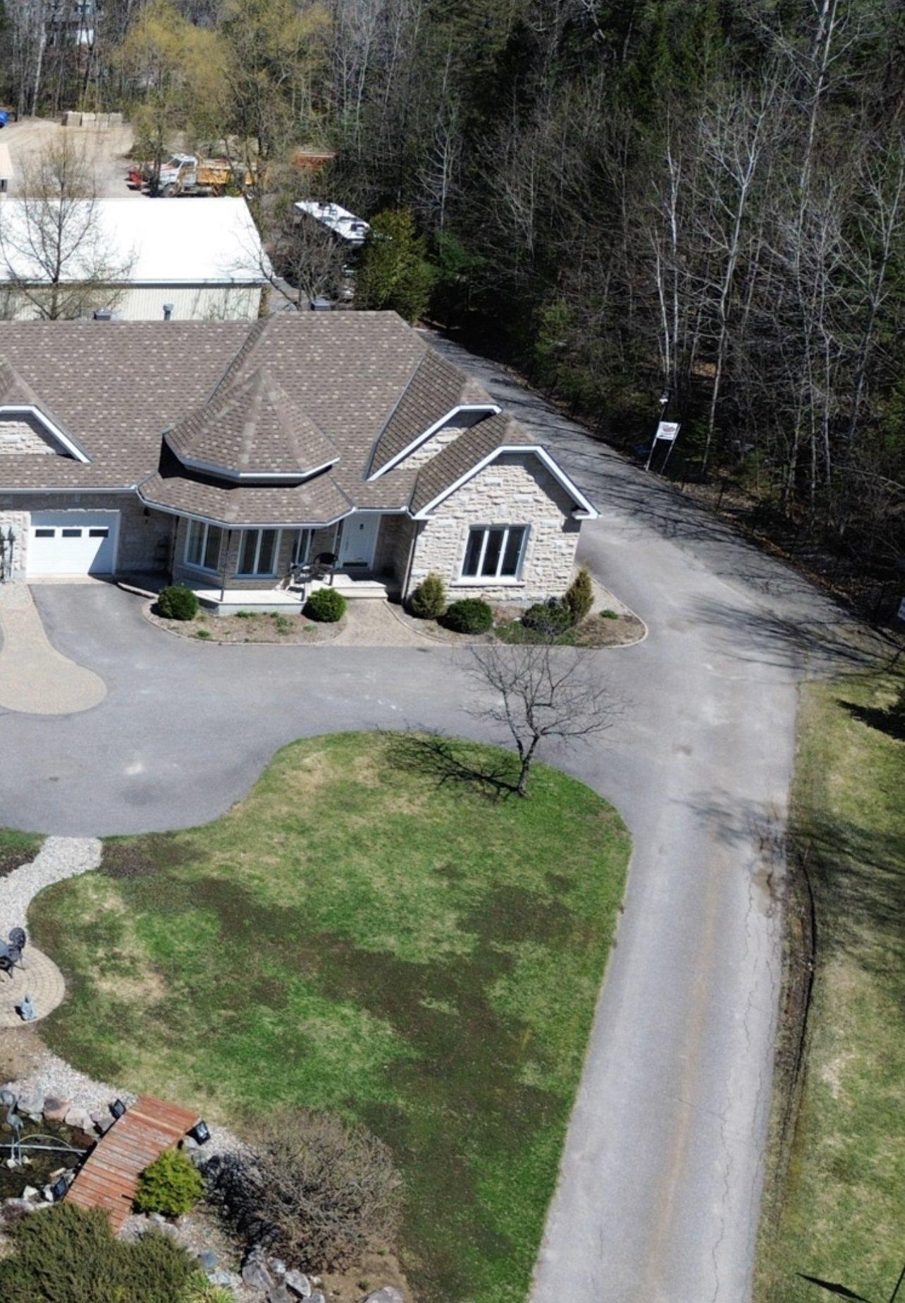 









1499

 - B


Route du Carrefour

,
Val-des-Monts,




QC
J8N5B6

