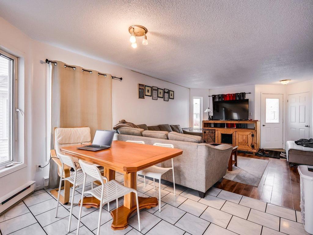 









993


Rue Grandmaison

,
Gatineau (Buckingham),




QC
J8L3Z3

