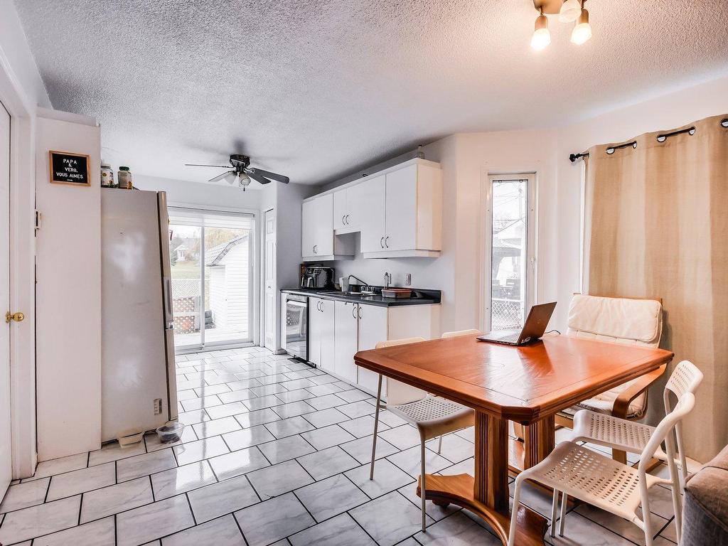 









993


Rue Grandmaison

,
Gatineau (Buckingham),




QC
J8L3Z3

