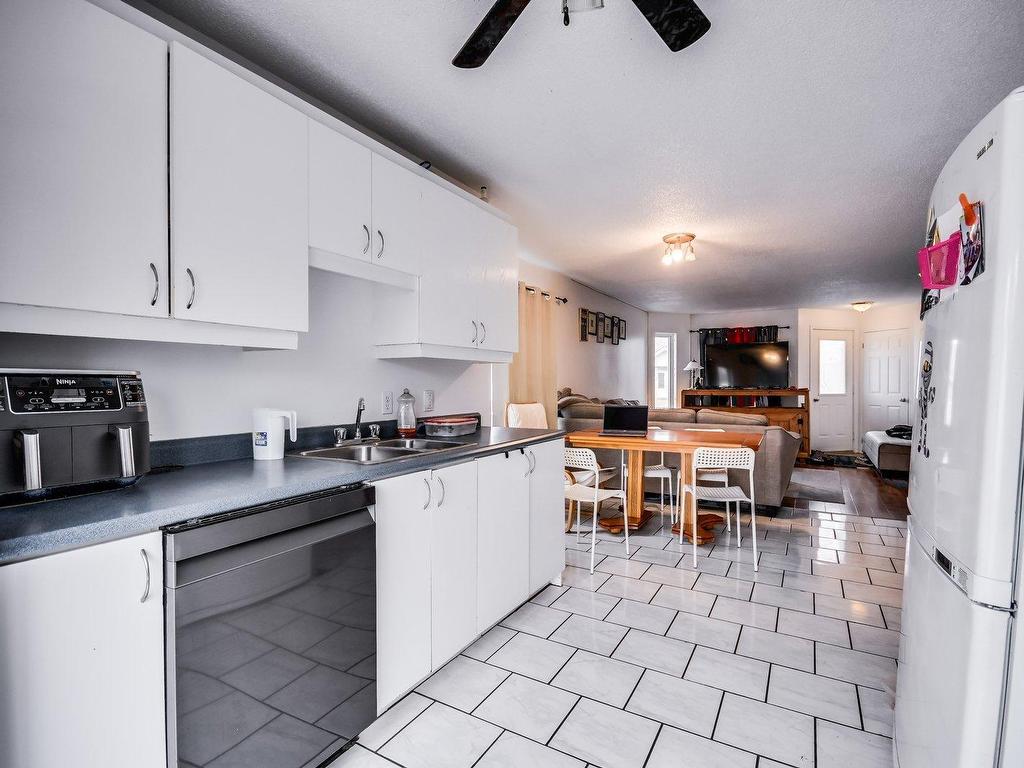 









993


Rue Grandmaison

,
Gatineau (Buckingham),




QC
J8L3Z3

