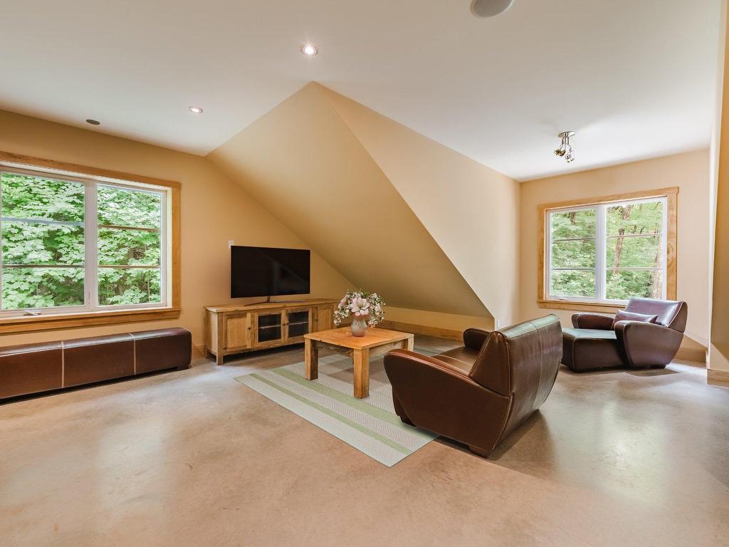 









287


Ch. de Missisquoi

,
Bromont,




QC
J2L3C6

