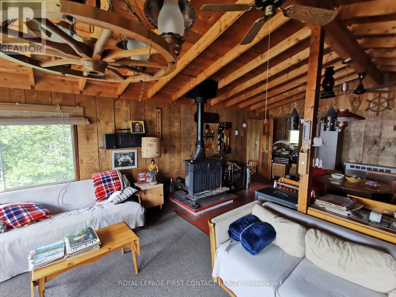 












992 PORTER LANDING ROAD

,
Parry Sound Remote Area,




Ontario
P0H2R0

