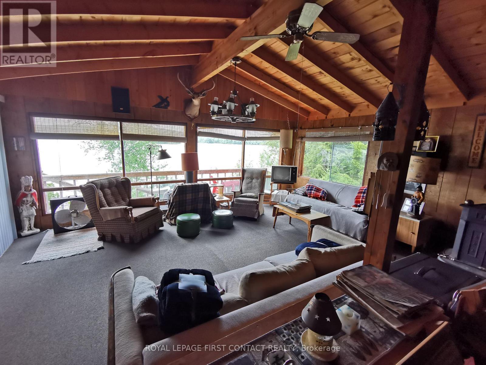 












992 PORTER LANDING ROAD

,
Parry Sound Remote Area,




Ontario
P0H2R0

