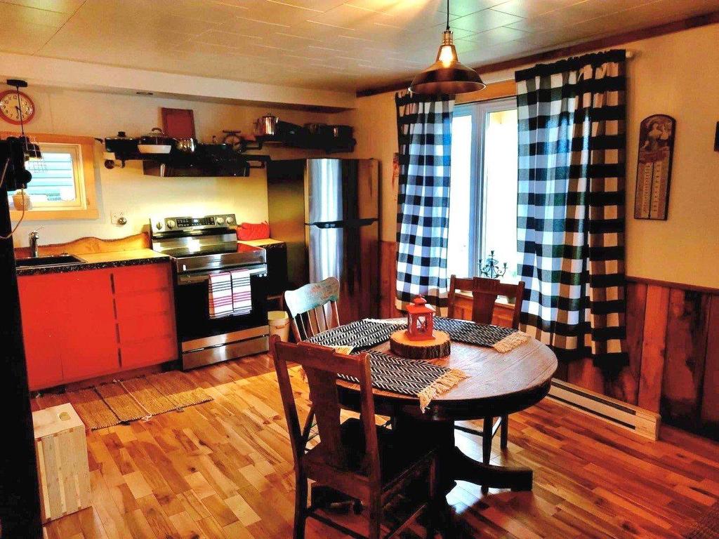 









43


Rue Principale

,
Saint-Charles-Garnier,




QC
G0K1K0

