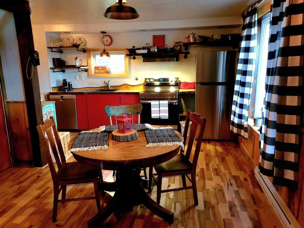 









43


Rue Principale

,
Saint-Charles-Garnier,




QC
G0K1K0

