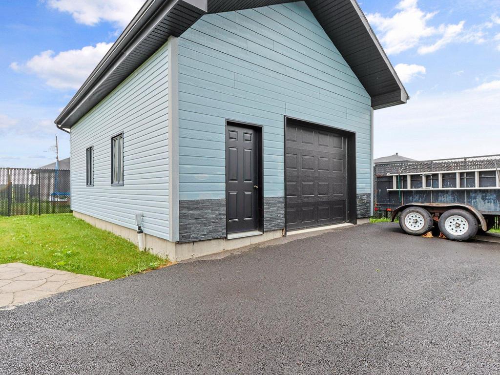 









21


Rue des Moissons

,
Sainte-Barbe,




QC
J0S1P0

