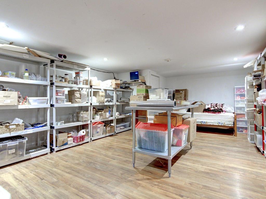 









3


Rue Non Disponible-Unavailable

,
Montréal (Ville-Marie),




QC
H2K1A1

