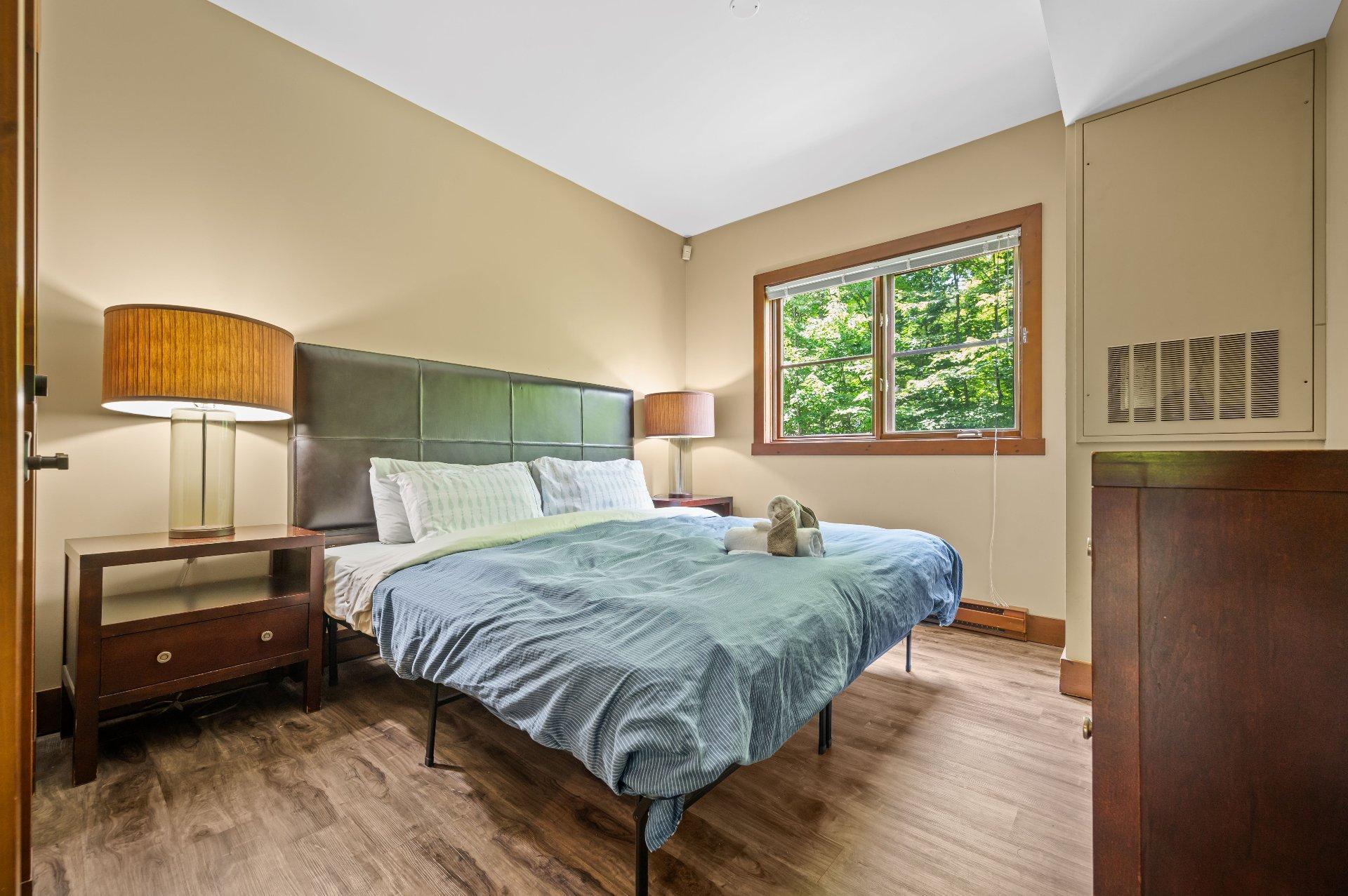 









1520


Ch. du Versant-Soleil

, 10,
Mont-Tremblant,




QC
J8E0A8

