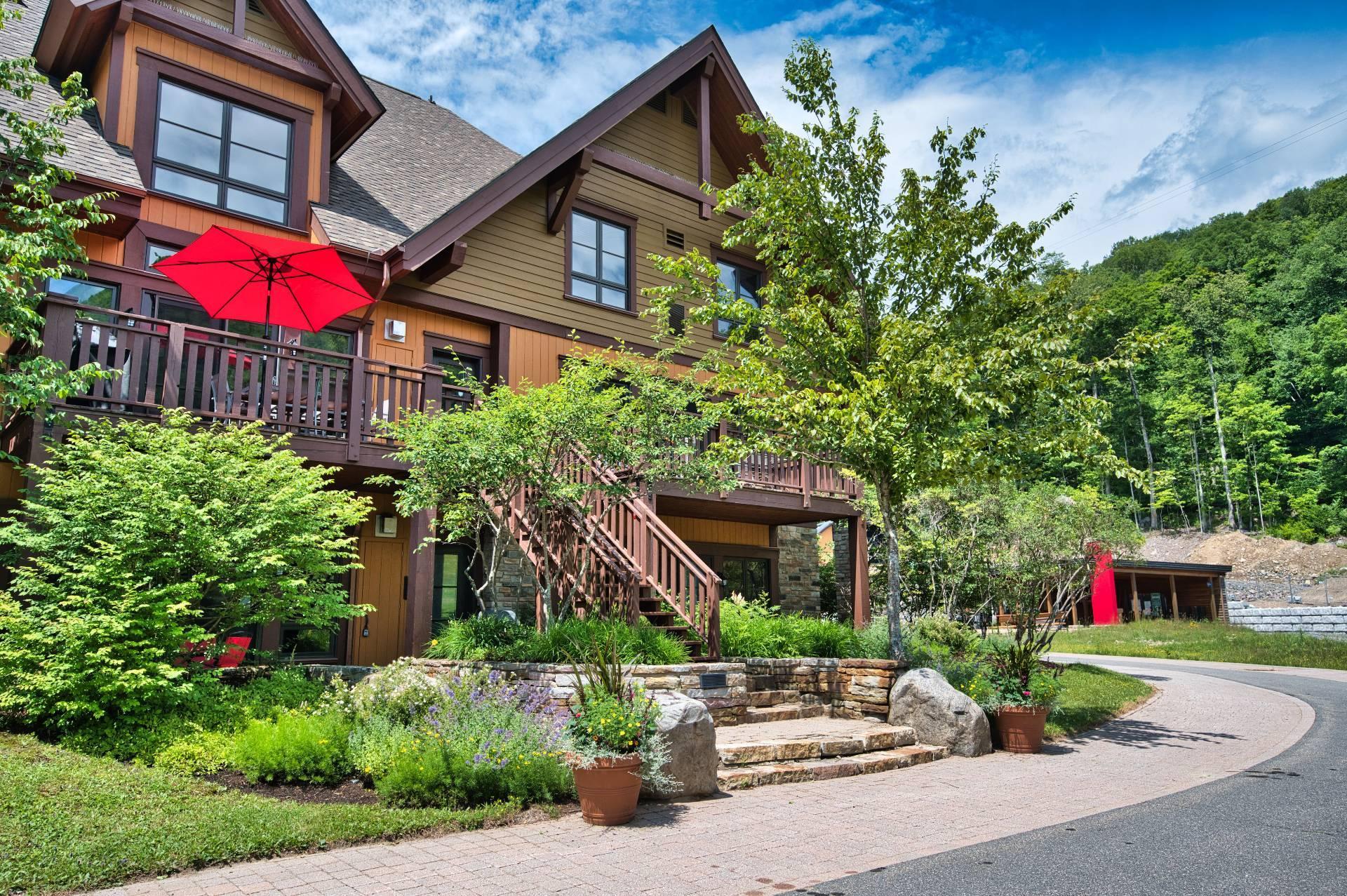 









1520


Ch. du Versant-Soleil

, 10,
Mont-Tremblant,




QC
J8E0A8

