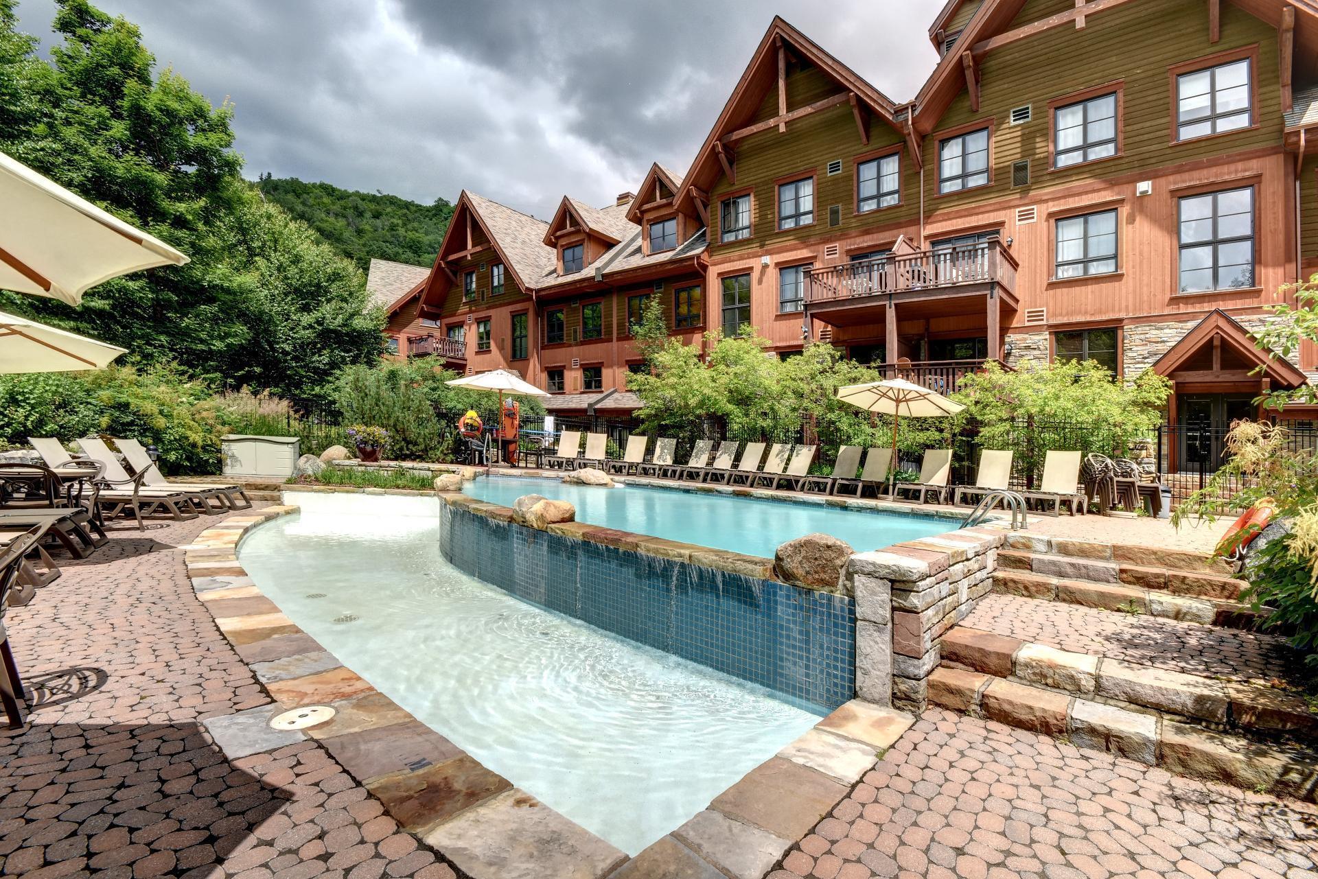









1520


Ch. du Versant-Soleil

, 10,
Mont-Tremblant,




QC
J8E0A8

