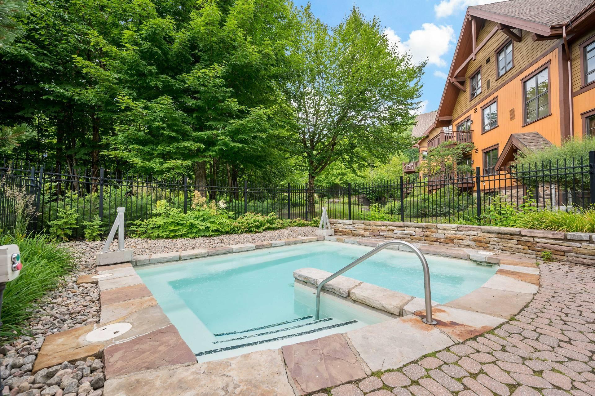 









1520


Ch. du Versant-Soleil

, 10,
Mont-Tremblant,




QC
J8E0A8

