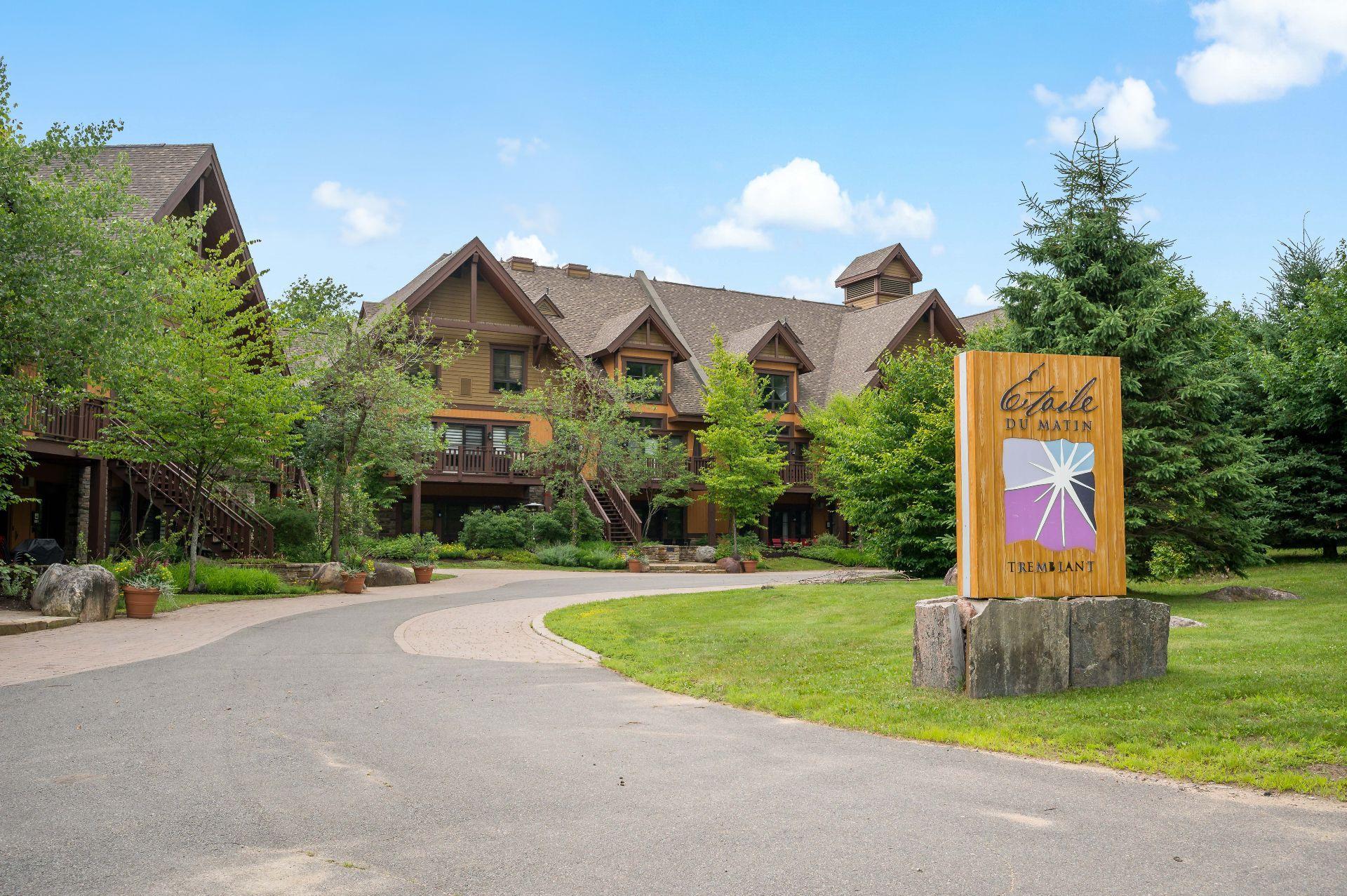 









1520


Ch. du Versant-Soleil

, 10,
Mont-Tremblant,




QC
J8E0A8

