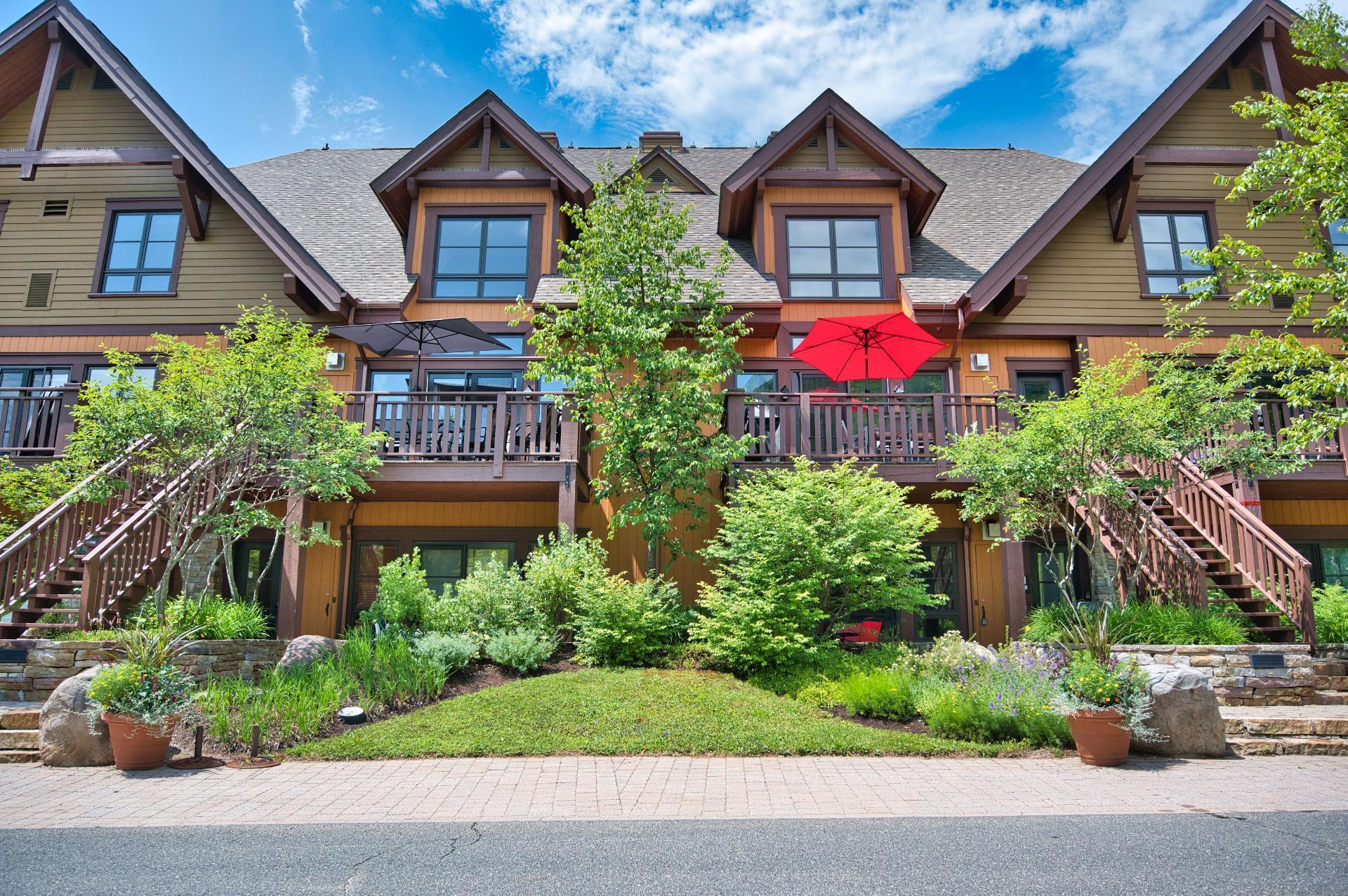 









1520


Ch. du Versant-Soleil

, 10,
Mont-Tremblant,




QC
J8E0A8

