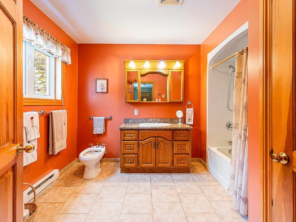 









1260


Ch. de Magoon Point

,
Stanstead - Canton,




QC
J0B1T0

