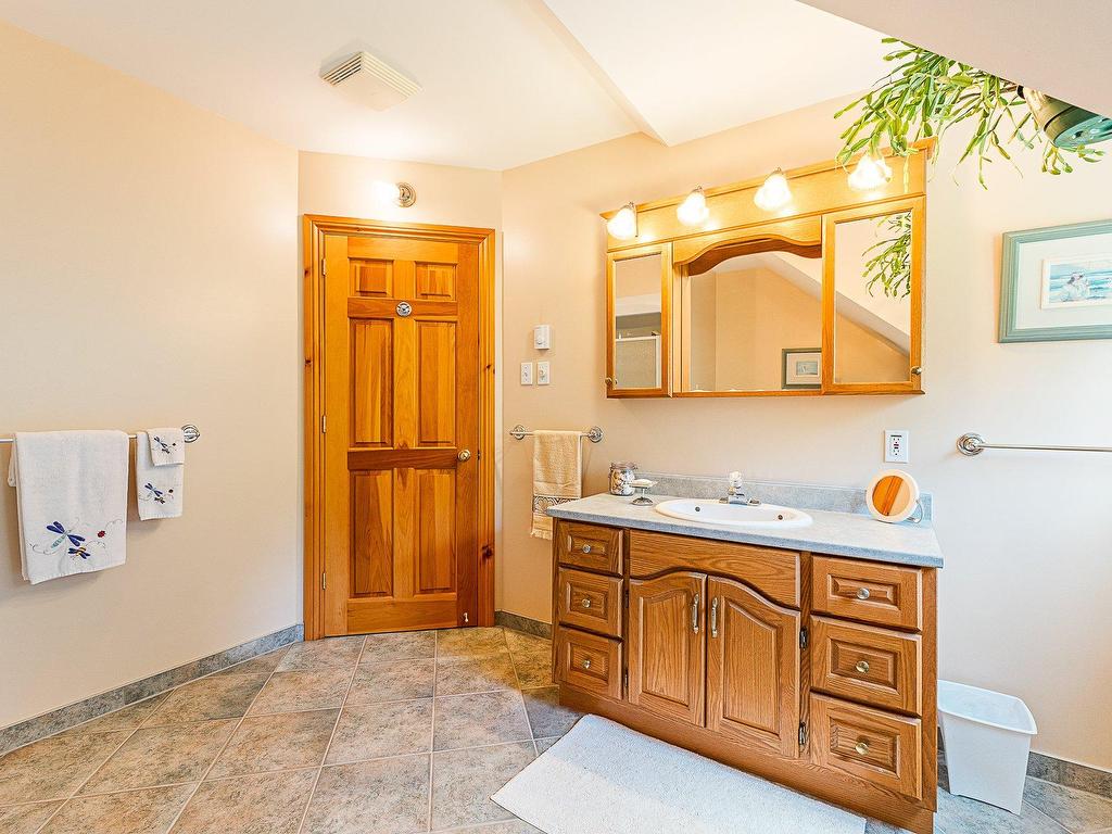









1260


Ch. de Magoon Point

,
Stanstead - Canton,




QC
J0B1T0

