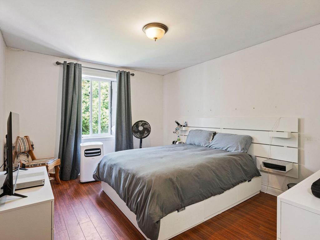 









709

 - 709B


Ch. de la Rivière N.

,
Saint-Eustache,




QC
J7R4K3

