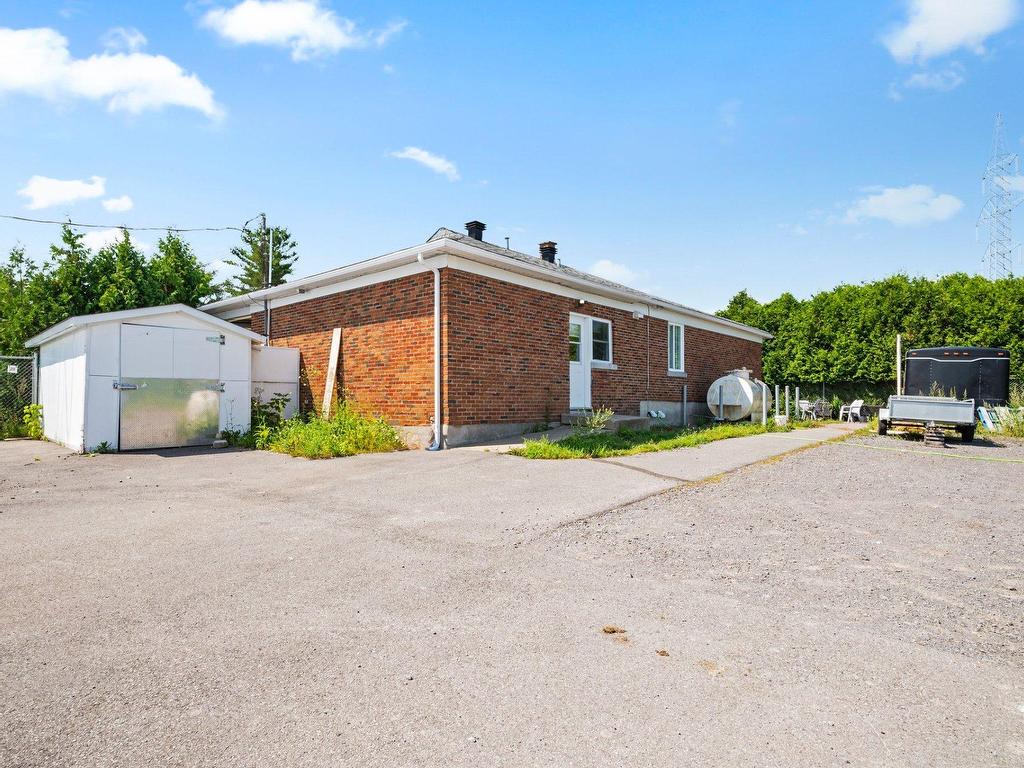 









709

 - 709B


Ch. de la Rivière N.

,
Saint-Eustache,




QC
J7R4K3

