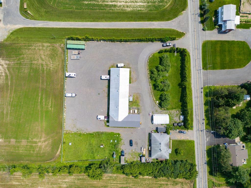 









709

 - 709B


Ch. de la Rivière N.

,
Saint-Eustache,




QC
J7R4K3

