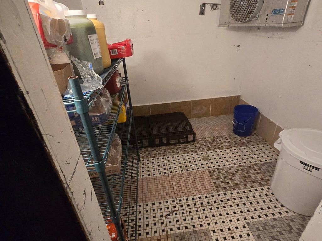 









7751


Rue St-Hubert

,
Montréal (Villeray/Saint-Michel/Parc-Extension),




QC
H2R2P1

