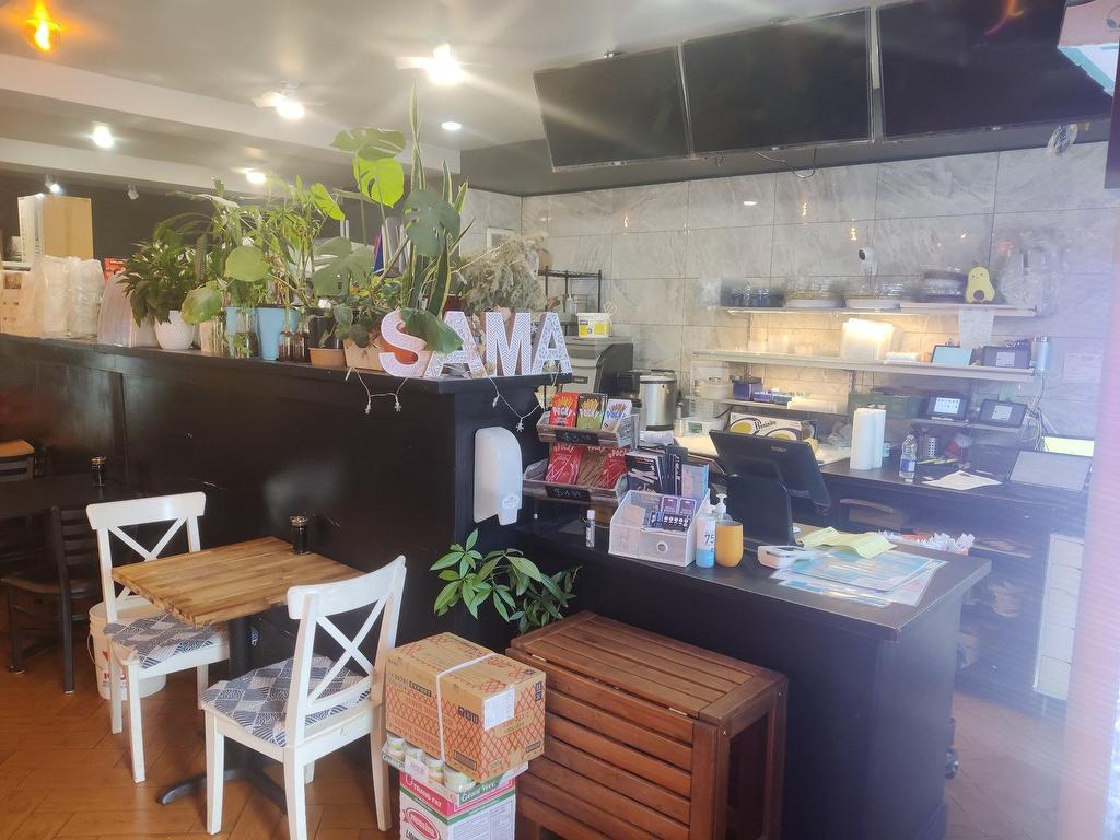 









5602


Av. de Monkland

,
Montréal (Côte-des-Neiges/Notre-Dame-de-Grâce),




QC
H4A1E3

