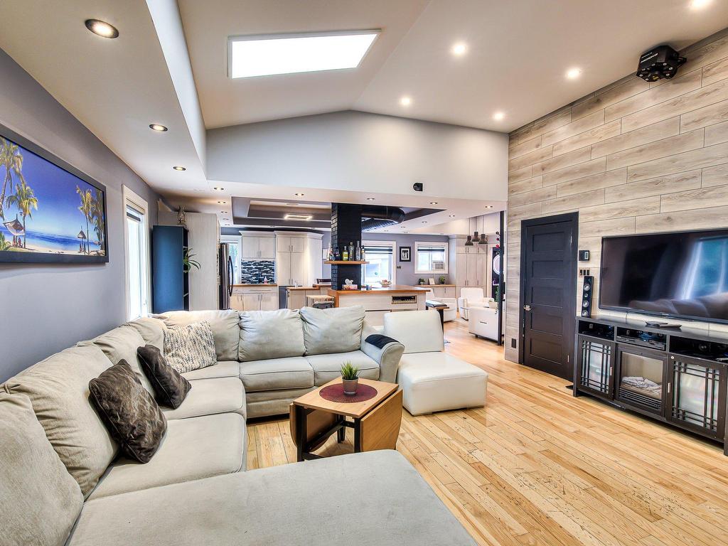 









50Z


Boul. Ste-Rose

,
Laval (Sainte-Rose),




QC
H7L3K1

