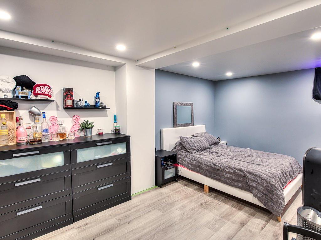 









50Z


Boul. Ste-Rose

,
Laval (Sainte-Rose),




QC
H7L3K1

