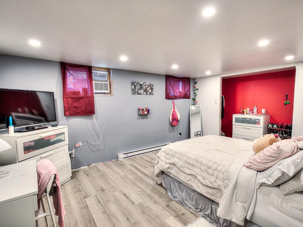 









50Z


Boul. Ste-Rose

,
Laval (Sainte-Rose),




QC
H7L3K1

