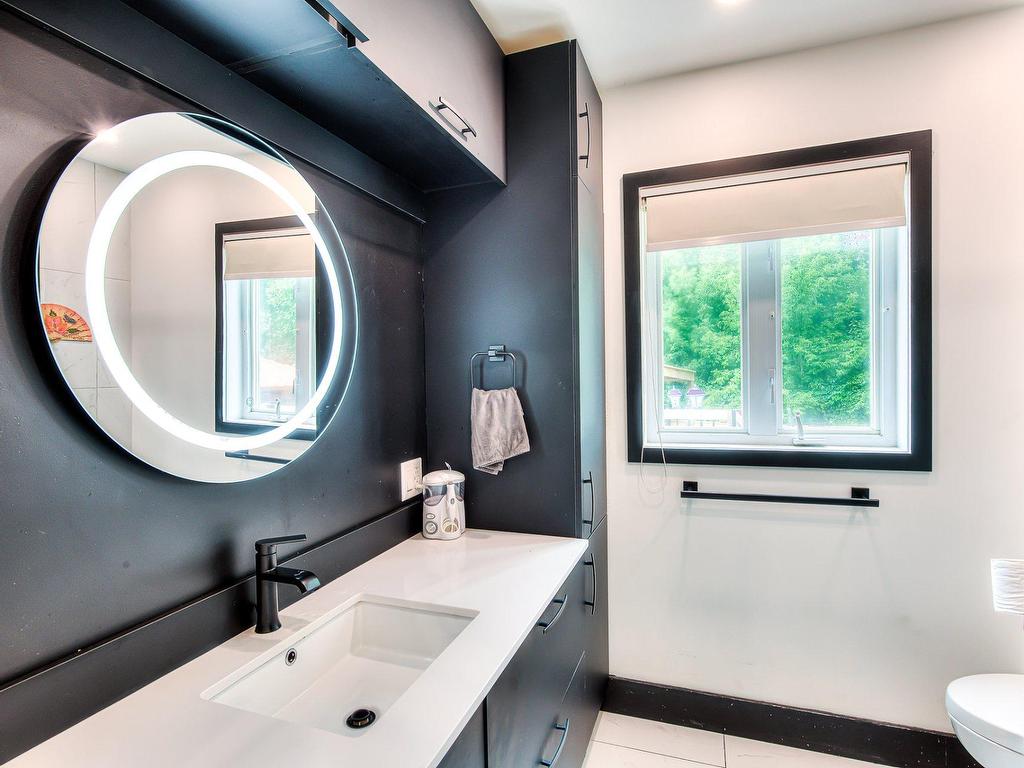 









50Z


Boul. Ste-Rose

,
Laval (Sainte-Rose),




QC
H7L3K1

