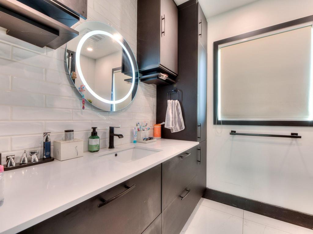 









50Z


Boul. Ste-Rose

,
Laval (Sainte-Rose),




QC
H7L3K1

