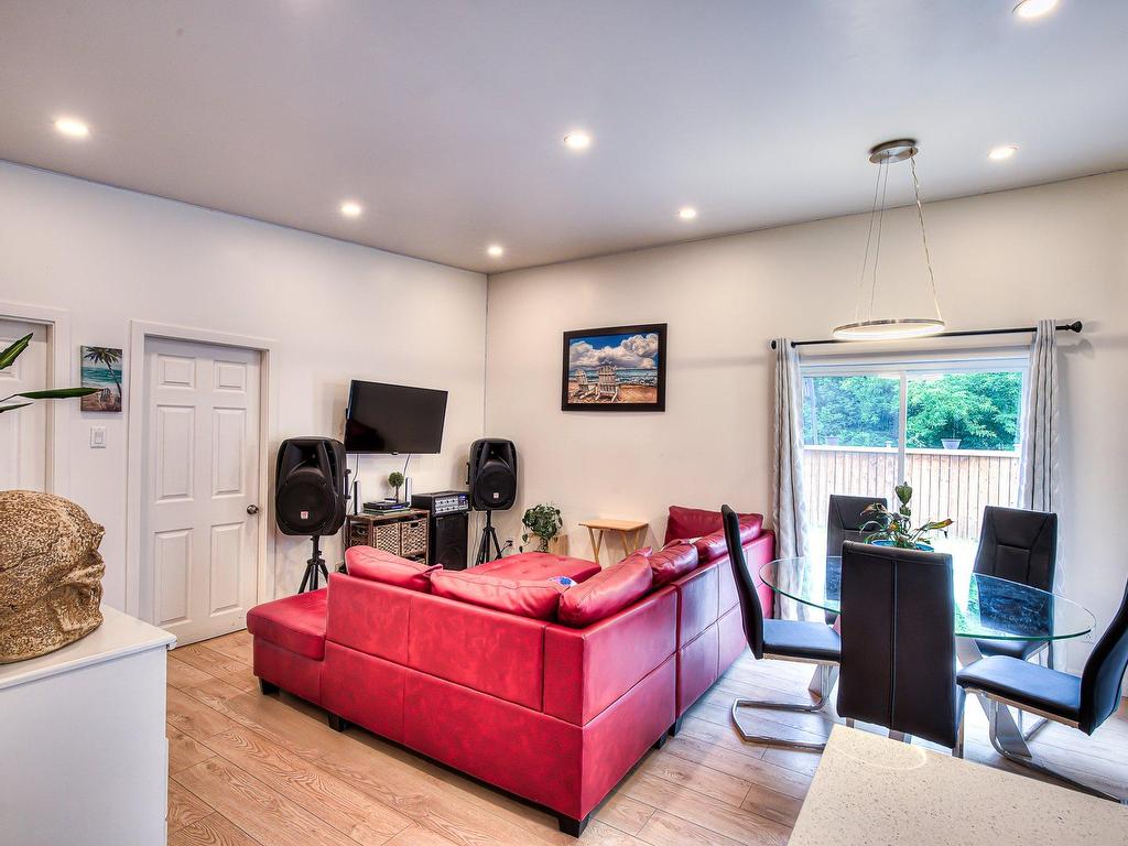 









50Z


Boul. Ste-Rose

,
Laval (Sainte-Rose),




QC
H7L3K1


