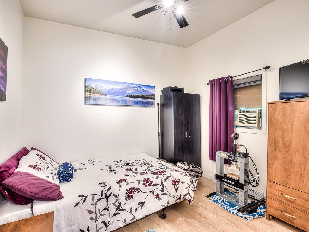 









50Z


Boul. Ste-Rose

,
Laval (Sainte-Rose),




QC
H7L3K1


