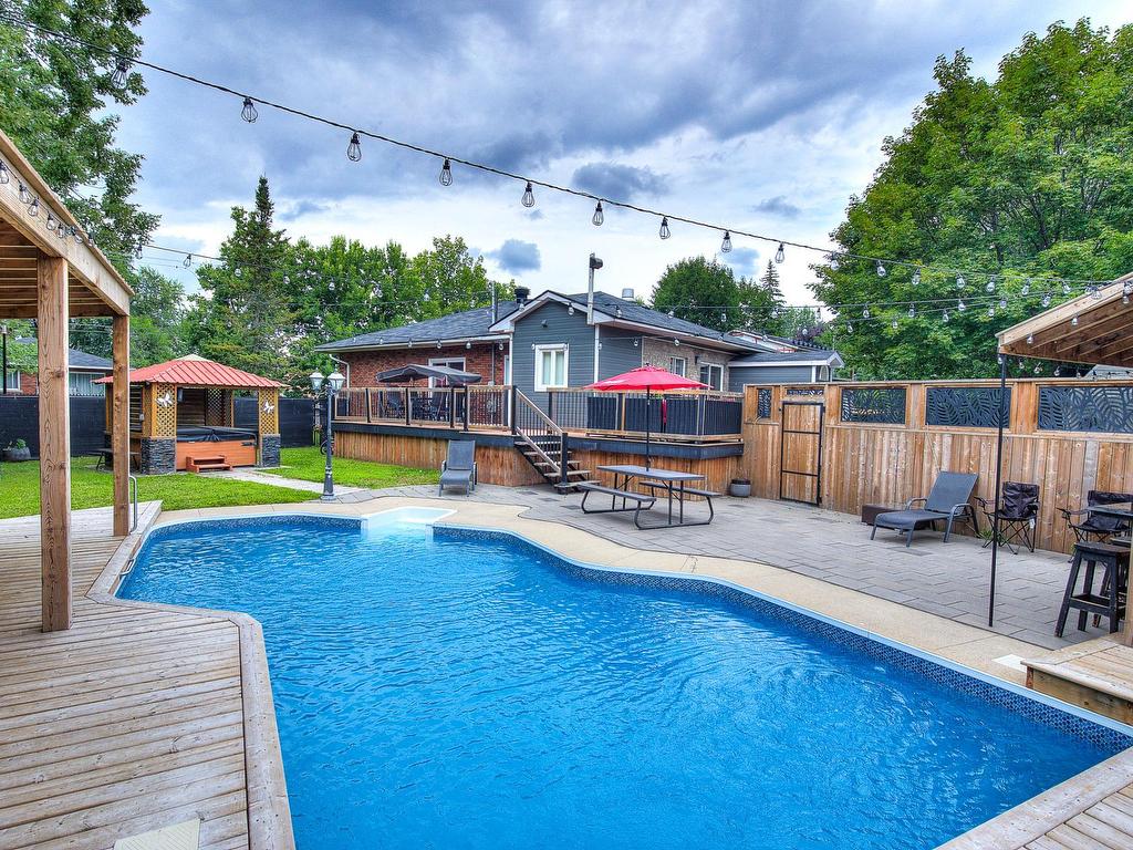 









50Z


Boul. Ste-Rose

,
Laval (Sainte-Rose),




QC
H7L3K1

