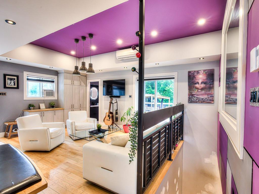 









50Z


Boul. Ste-Rose

,
Laval (Sainte-Rose),




QC
H7L3K1

