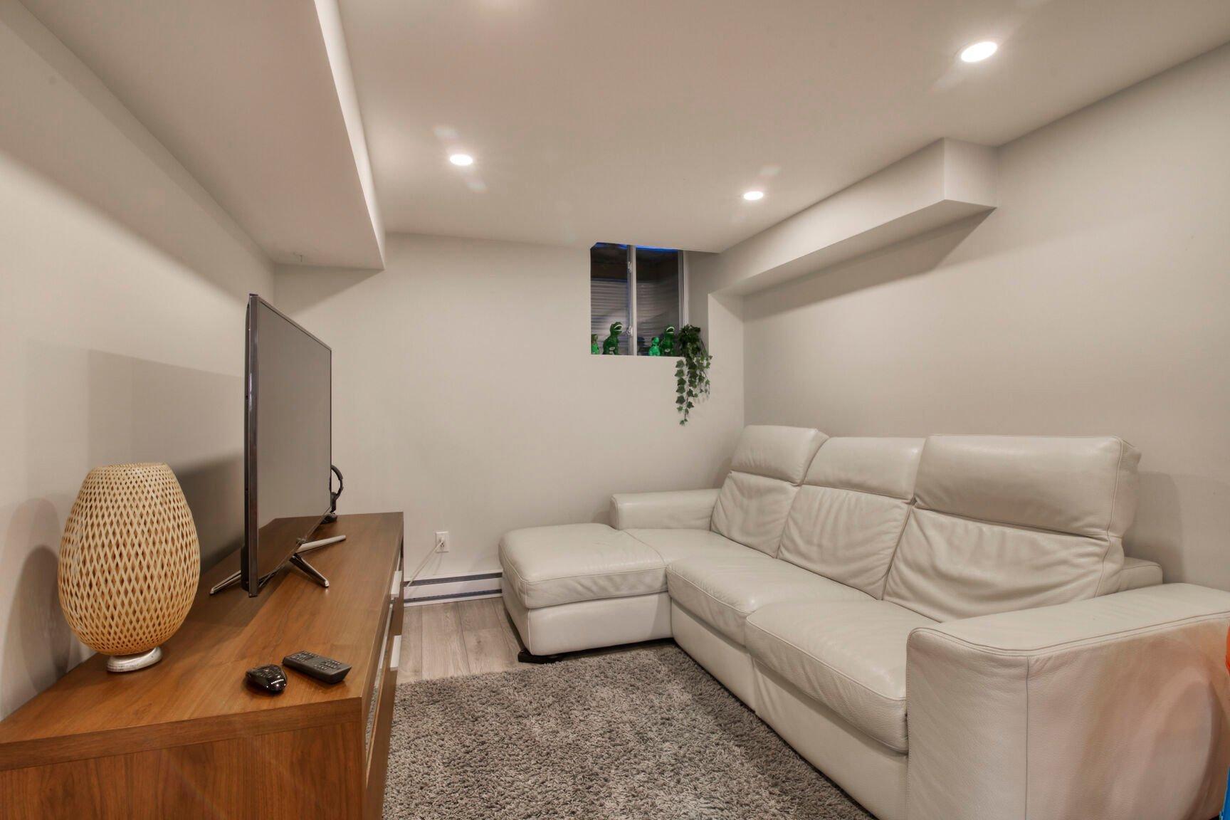 









2375

 - 2377


Rue Louis-Veuillot

,
Montréal (Mercier/Hochelaga-Maisonneuve),




QC
H1N2N8

