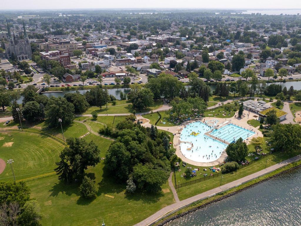 









291

 - 291B


Rue Victoria

,
Salaberry-de-Valleyfield,




QC
J6T1A9

