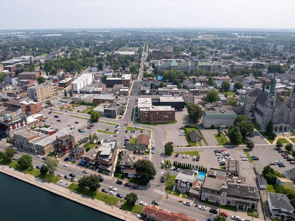 









291

 - 291B


Rue Victoria

,
Salaberry-de-Valleyfield,




QC
J6T1A9


