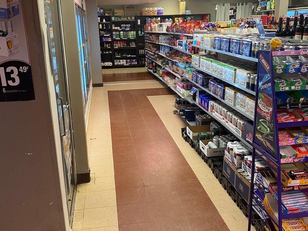 









5086


Rue Notre-Dame O.

,
Montréal (Le Sud-Ouest),




QC
H4C1T1

