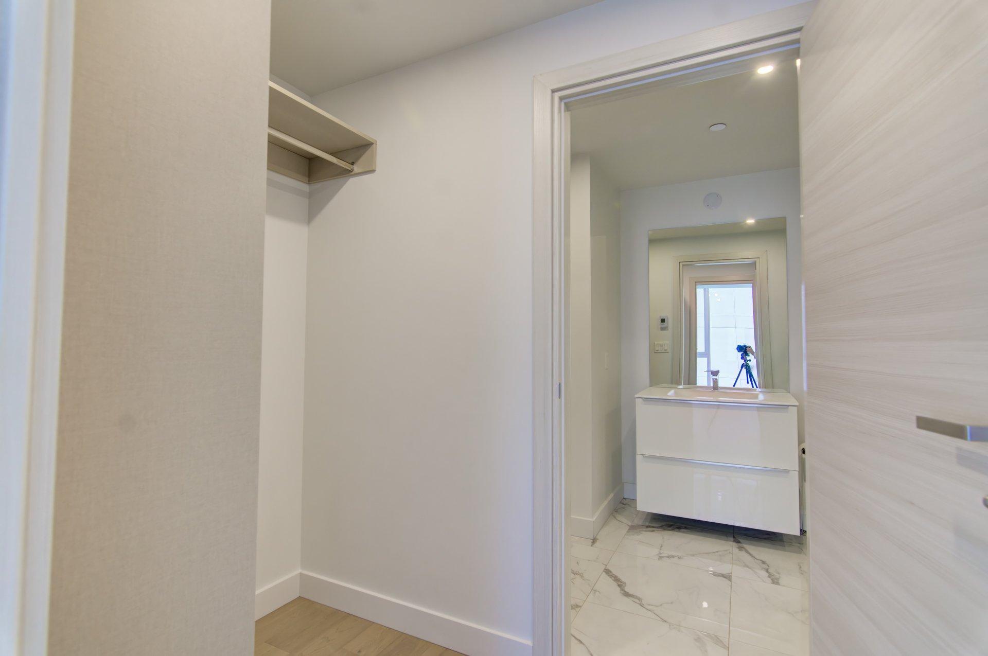 









1400


Boul. René-Lévesque O.

, 1608,
Montréal (Ville-Marie),




QC
H3G1T6


