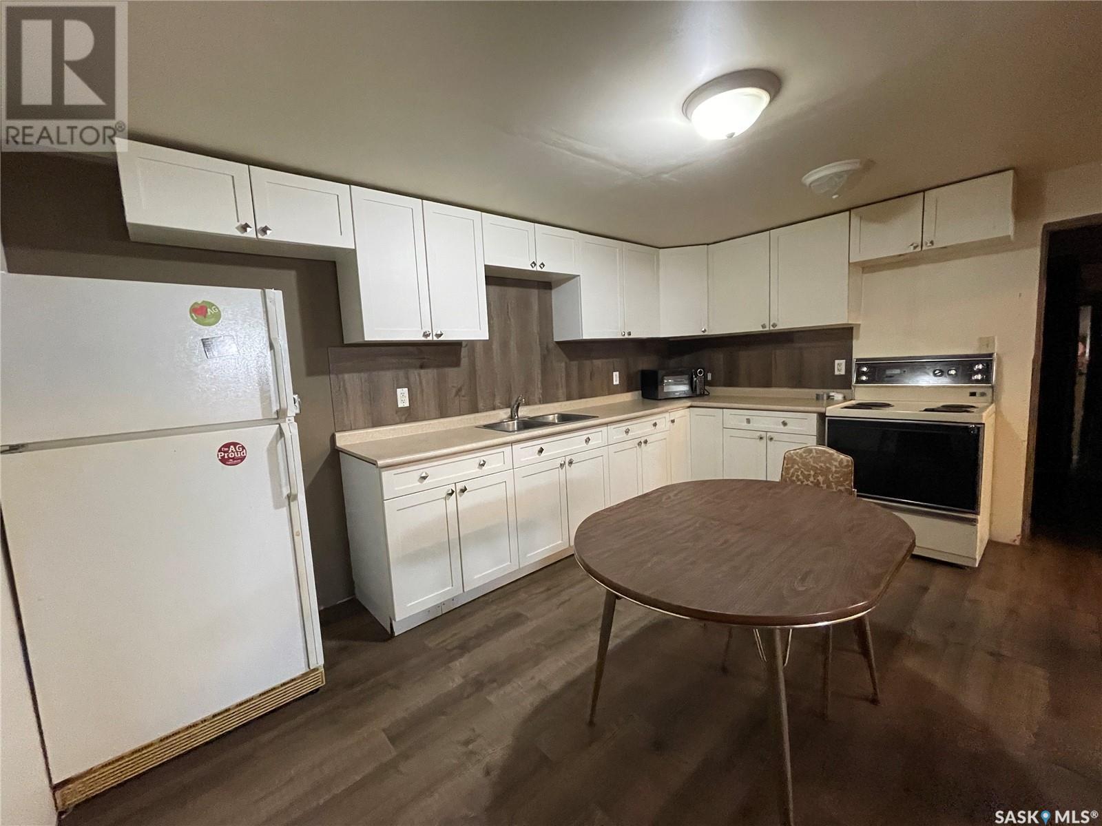












1 King DRIVE

,
Kindersley,




Saskatchewan
S0L1S0

